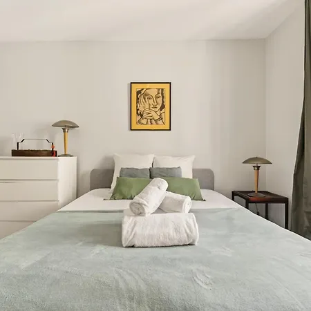 Grand & Spacious 3br For 8 In 10th Paříž
