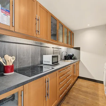 Grand & Spacious 3br For 8 In 10th